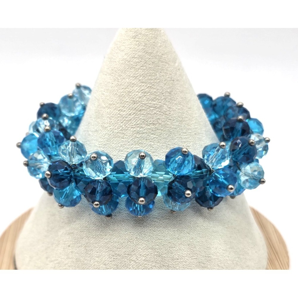 Blue‎ Beaded Cluster Bracelet Stretchy Size 6.25 Faceted Crystals Beautiful EUC
